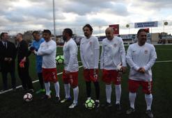 Efsane futbolcular Buca Belediyesi Spor Tesisleri açılışında bir araya geldi!