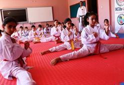 İstanbul'dan geldi, köy çocuklarına ücretsiz karate öğretiyor