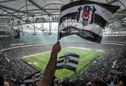 Beşiktaş Çarşı'da coşkulu bekleyiş!