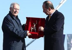 Aziz Yıldırım'a Türk sporunun 'başpehlivanı' unvanı
