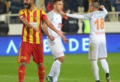 Böylesi görülmedi! Yalçın Ayhan'ı önce oynattılar...