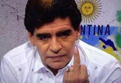 Maradona'dan orta parmak