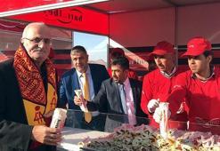 Yeni Malatya Stadı'nda 27 bin 44 çiğ köfte dağıtıldı