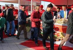 Yeni Malatyaspor - Beşiktaş maçına giden taraftarlara çiğ köfte ikramı