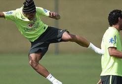 Neymar'dan uçan tekme