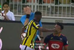 Skandal! Futbolcudan yan hakeme tokat!
