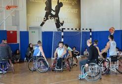 Engelliler Günü'ne basketbol maçı ile dikkat çektiler