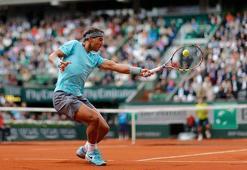 Nadal zorlanmadı