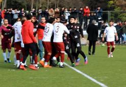 Amatör maçta futbolcular yumruk yumruğa kavga etti, 5 kırmızı kart çıktı