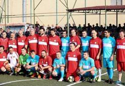 Efsaneler mahkumlarla maç yaptı