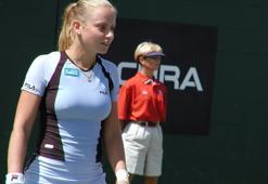 Jelena Dokic babasından şiddet görmüş!