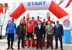 Cumhuriyet coşkusunu yüzerek yaşadılar