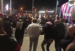 Trabzonsporlular galibiyeti horon teperek kutladı!