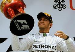 Hamilton hat-trick yaptı