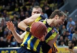 Fenerbahçe'nin eski yıldızı David Andersen parkelere veda etti