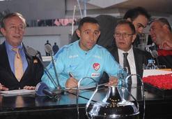 Ali Ağaoğlu, Ampute Milli Takımı'na tapuları verdi