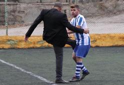 Amatör futbolcuya saha ortasında kulüp başkanından dayak!