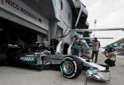 Rosberg Malezya'da zirvede