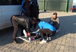 Sakatlanan futbolcu sedye üzerinde dakikalarca ambulans bekledi!