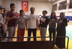 Kick bokscular madalya ile döndü