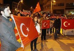 Taraftar grupları şehitler için yürüdü