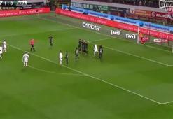 Beşiktaş'ın eski yıldızından müthiş frikik golü!