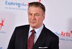 Son Dakika | Ünlü aktör Alec Baldwin, film çekiminde kazayla 2 kişiyi vurdu: 1 ölü, 1 yaralı