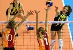 Bayanlar voleybolda derbi zamanı