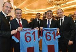 Adrian köşke çıktı