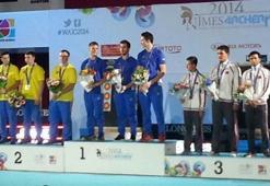 Genç okçulardan bronz da geldi