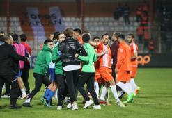 Adana derbisinde maç bitti ortalık karıştı!