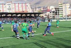 Hakkarili kızlar gol olup yağdı
