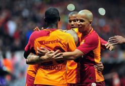 Galatasaray kadrosunda 11 yabancı! Sosyal medya yıkıldı