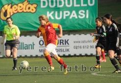 Kadınlar futbolda dev derbi