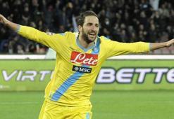 Higuain Napoli'yi uçurdu: 3-1