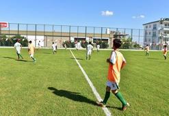 Kepez'den Varsak'a semt futbol sahası