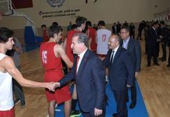 Bakan Bak, Eskişehir Basket Genç Takımı'na başarı diledi