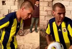 Tuncay Şanlı Mehmet Sait'e Fenerbahçe forması hediye etti
