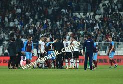 Beşiktaş-Trabzonspor maçı sonrası saha karıştı