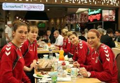 Basketbolculara moral yemeği