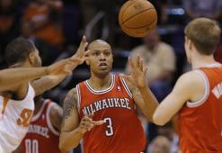 Milwaukee Bucks, Phoenix Suns'a boyun eğdi