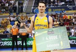 Üçlük yarışmasında kazanan Marcus Eriksson