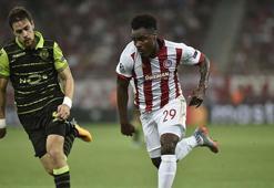 Emenike takımını sırtladı!
