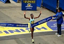 125. Boston Maratonu'nu kazanan isimler belli oldu