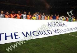 Arena'da Mandela anıldı