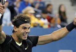 Nadal hiç acımıyor!