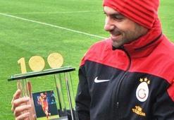 Burak Yılmaz'a 100'ler kulübü plaketi