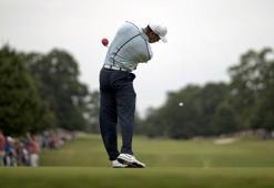 Tiger Woods zirveyi bırakmıyor