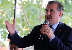Bakan Bak'tan yıldız güreşçilere kutlama