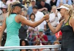 Sharapova Wozniacki'ye elendi